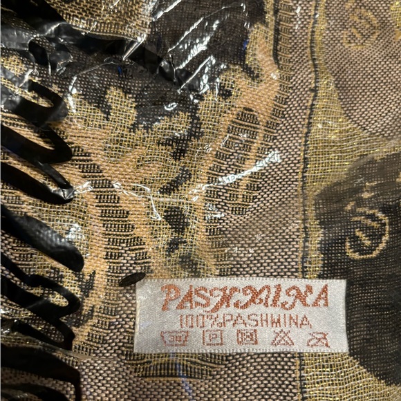 Pashmina scarf - Picture 2 of 3
